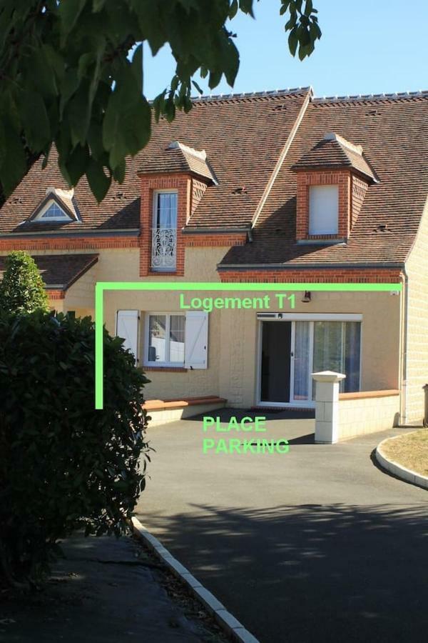 Logement Entre Chambord Et Le Zoo De Beauval Apartamento Contres  Exterior foto